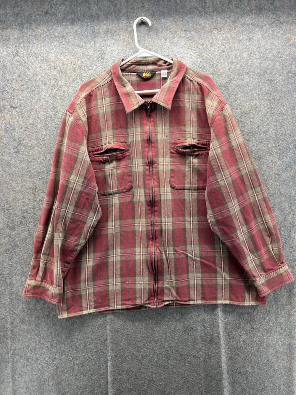 REI Jacket Men XL Red Plaid Flannel Cotton Full Zip Pockets Vintage Hong Kong